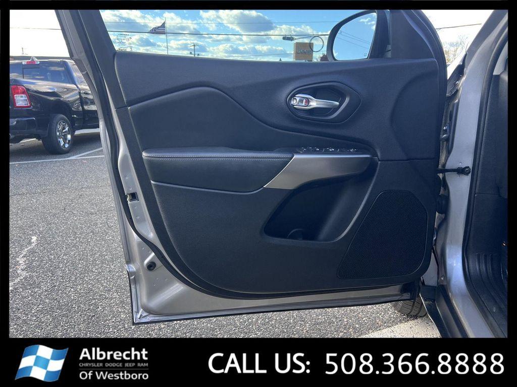 used 2019 Jeep Cherokee car, priced at $15,994