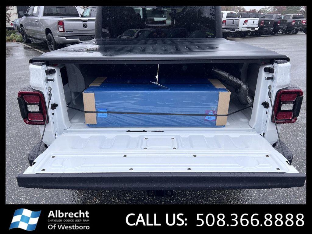 new 2025 Jeep Gladiator car, priced at $51,273