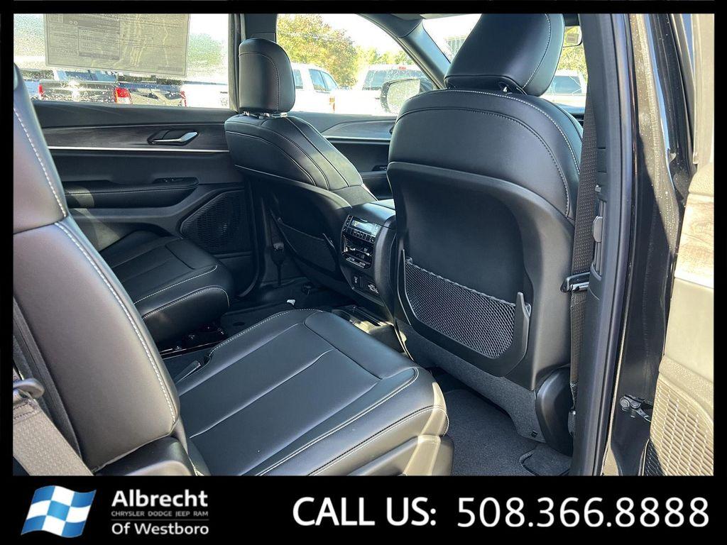 new 2025 Jeep Grand Cherokee L car, priced at $45,962