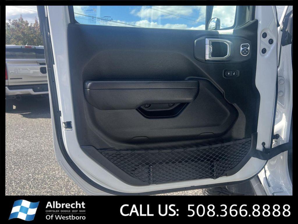 used 2022 Jeep Gladiator car, priced at $35,899