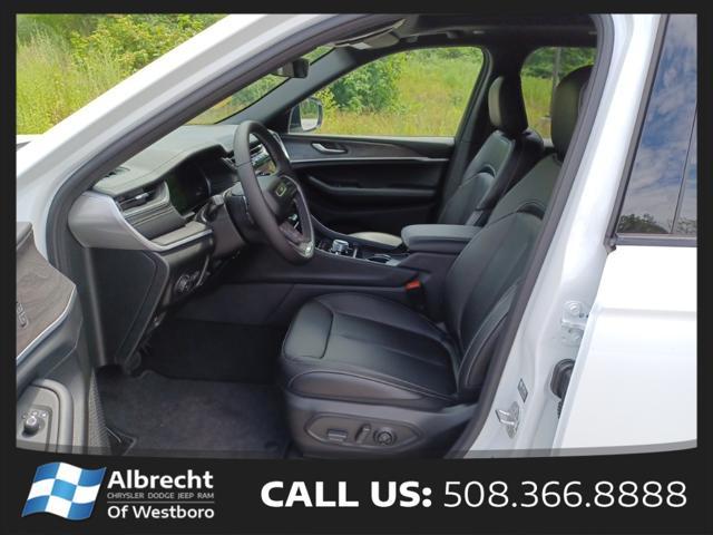 new 2025 Jeep Grand Cherokee car, priced at $39,915