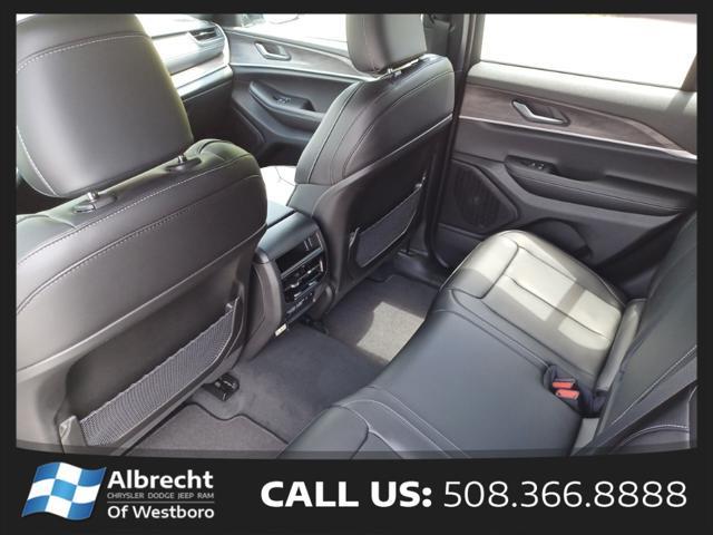 new 2025 Jeep Grand Cherokee car, priced at $39,915