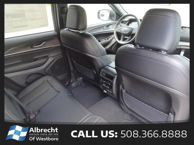 new 2025 Jeep Grand Cherokee car, priced at $39,915