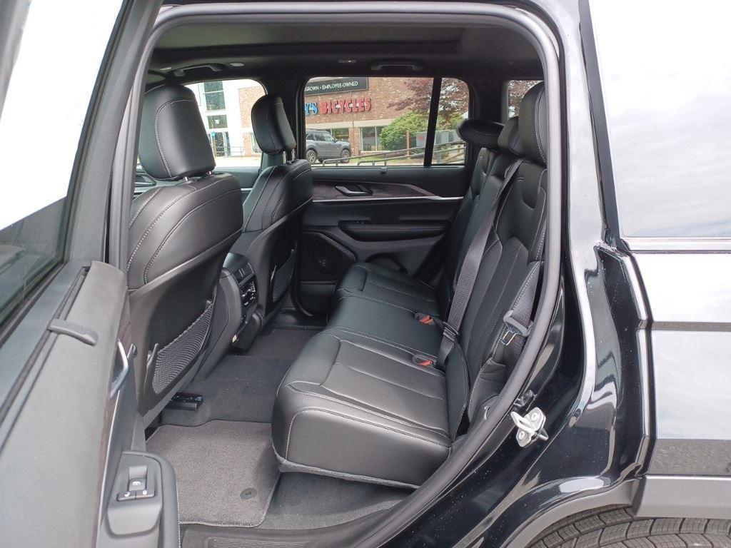 new 2025 Jeep Grand Cherokee car, priced at $47,935