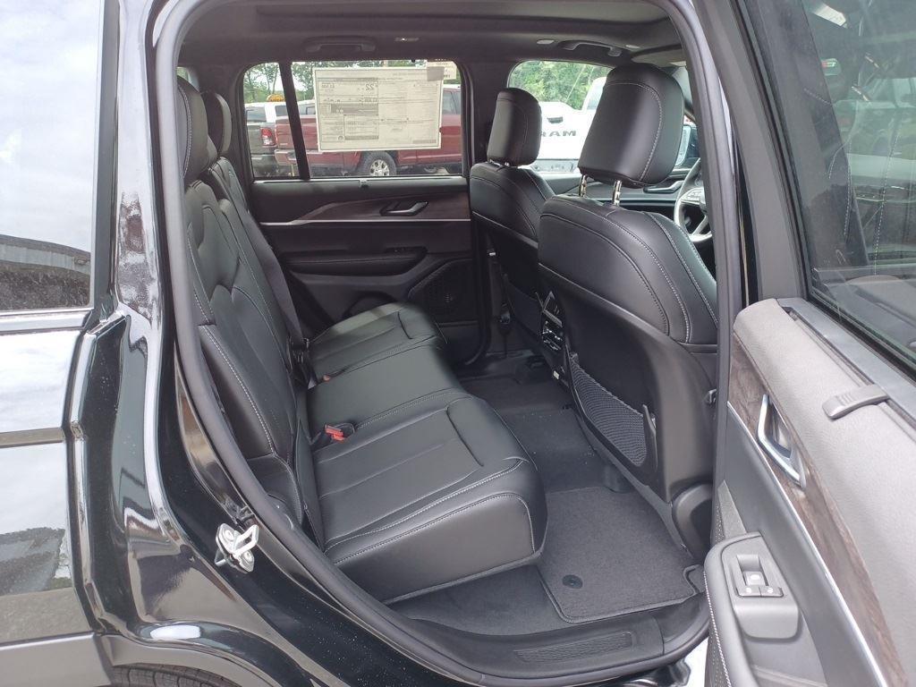 new 2025 Jeep Grand Cherokee car, priced at $47,935