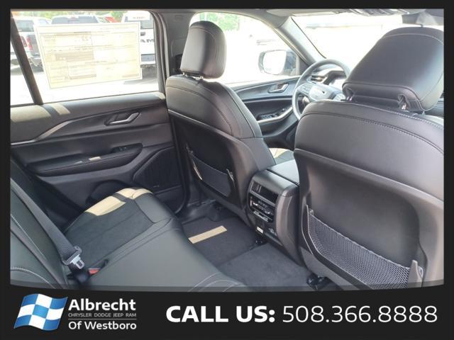 new 2025 Jeep Grand Cherokee car, priced at $40,375