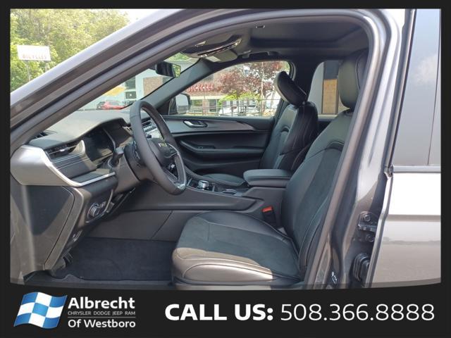 new 2025 Jeep Grand Cherokee car, priced at $40,375