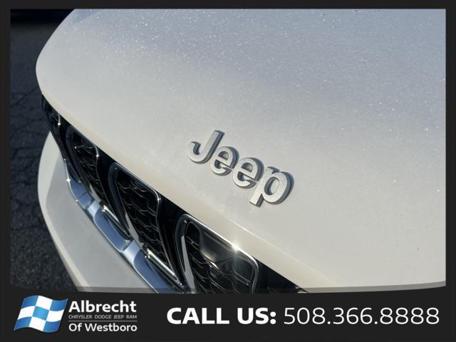 new 2025 Jeep Grand Cherokee car, priced at $49,640