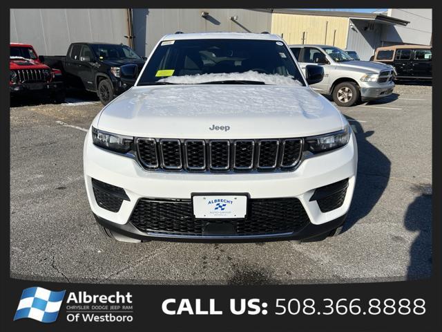 new 2025 Jeep Grand Cherokee car, priced at $40,875