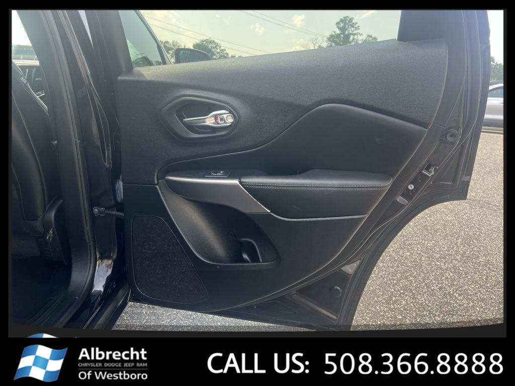 used 2022 Jeep Cherokee car, priced at $23,999