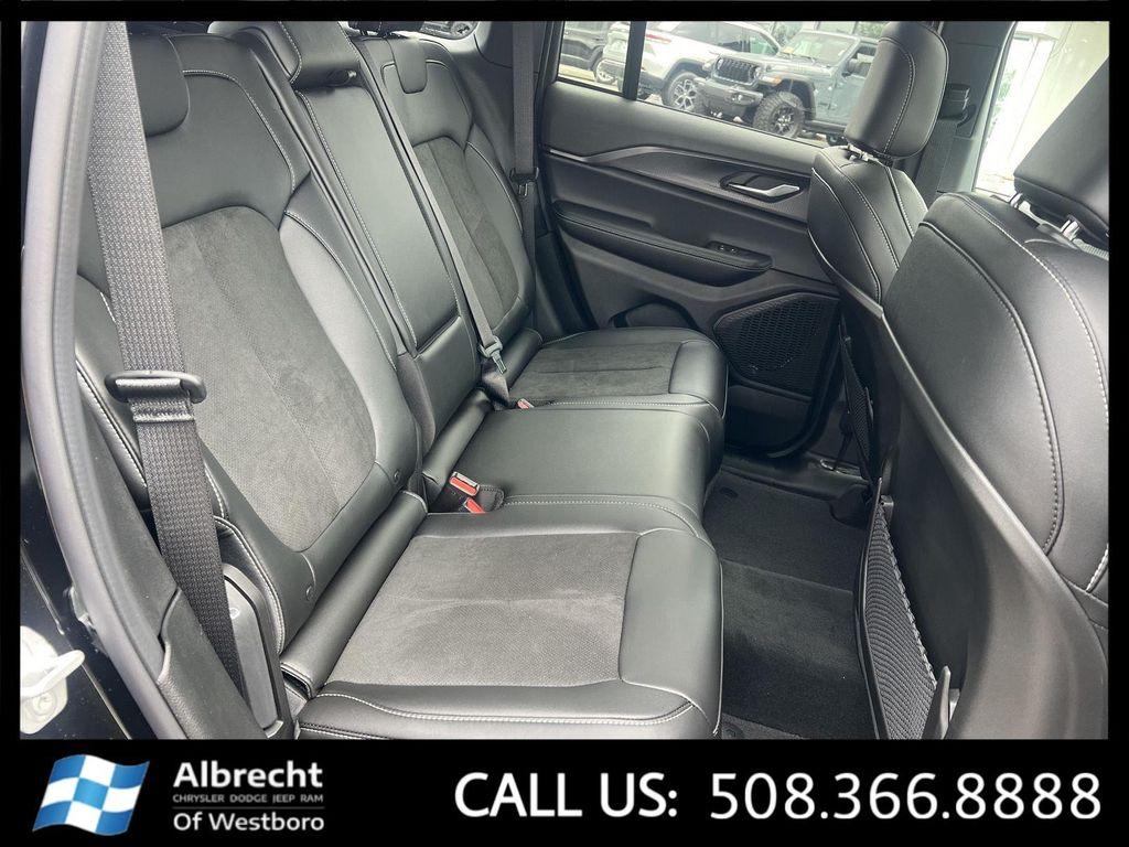 new 2025 Jeep Grand Cherokee car, priced at $40,255