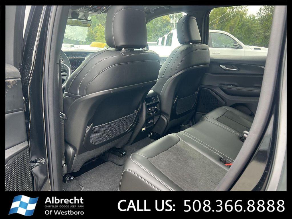 new 2025 Jeep Grand Cherokee car, priced at $40,255