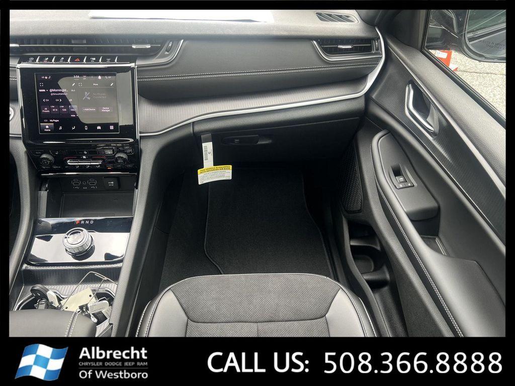 new 2025 Jeep Grand Cherokee car, priced at $40,255