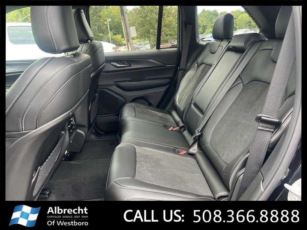 new 2025 Jeep Grand Cherokee car, priced at $40,255