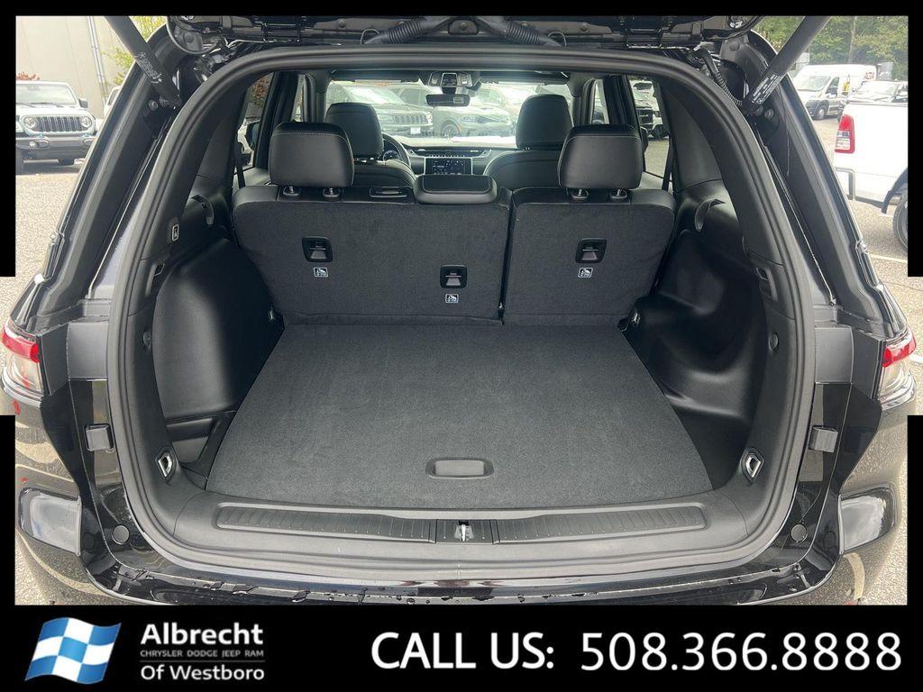new 2025 Jeep Grand Cherokee car, priced at $42,497