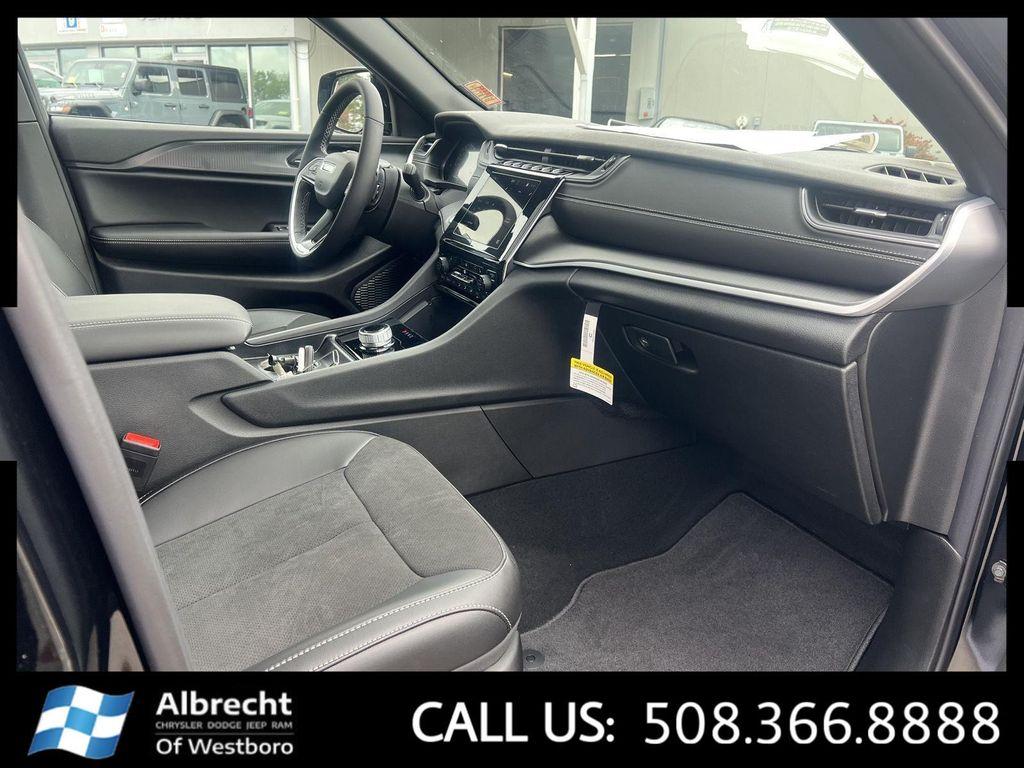 new 2025 Jeep Grand Cherokee car, priced at $42,497