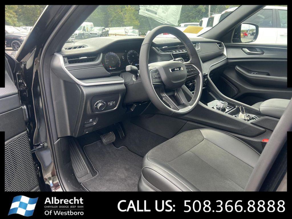 new 2025 Jeep Grand Cherokee car, priced at $42,497