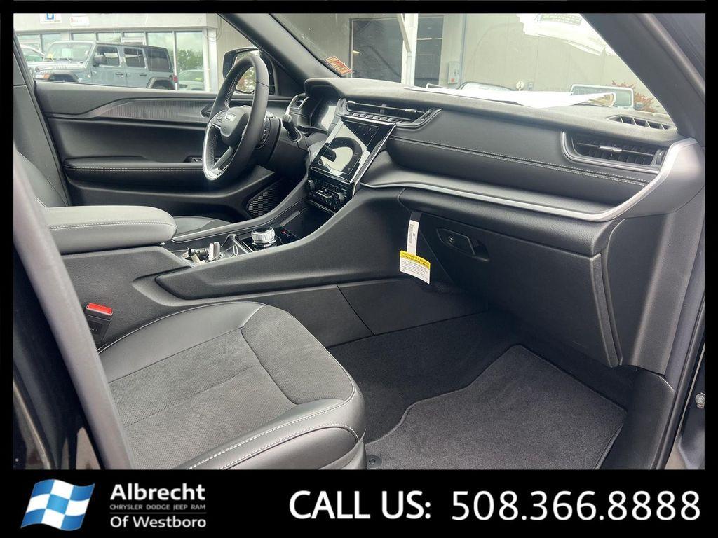new 2025 Jeep Grand Cherokee car, priced at $40,255