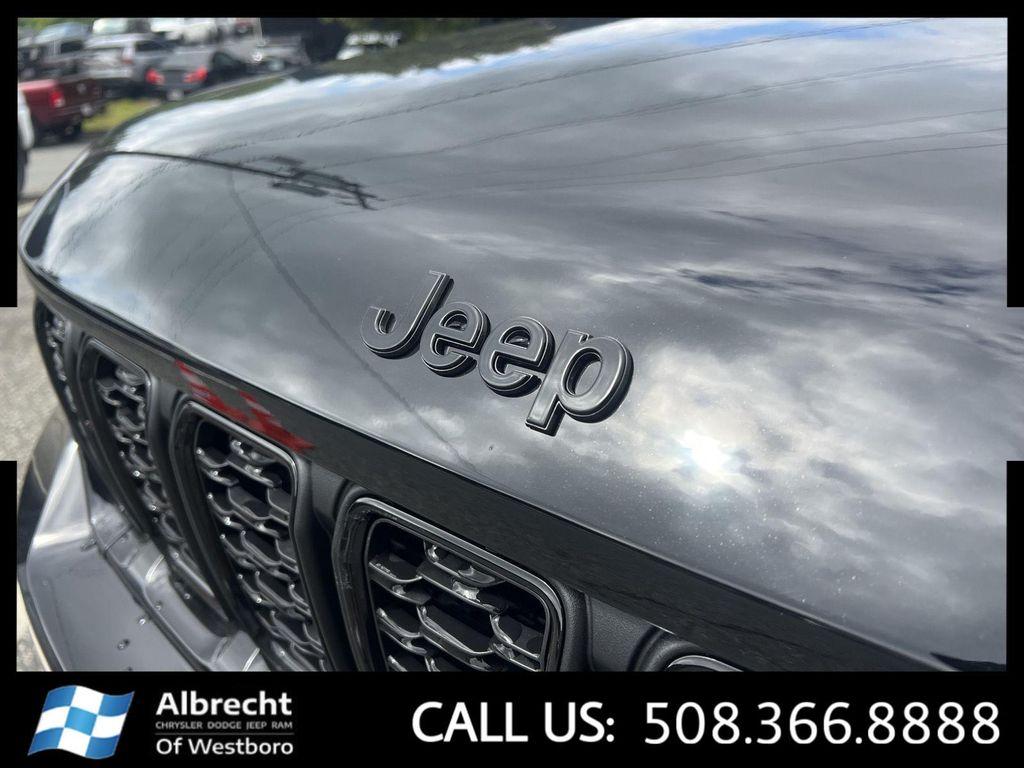 new 2025 Jeep Grand Cherokee car, priced at $42,497