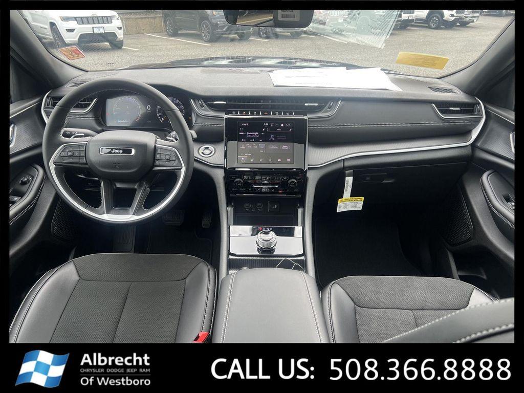 new 2025 Jeep Grand Cherokee car, priced at $40,255