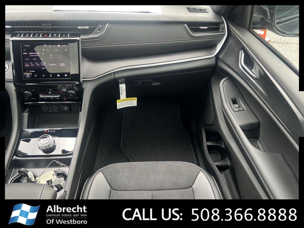 new 2025 Jeep Grand Cherokee car, priced at $42,497