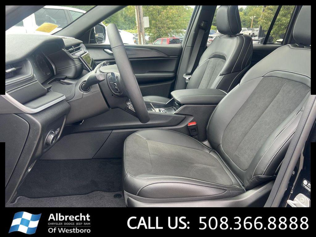 new 2025 Jeep Grand Cherokee car, priced at $42,497
