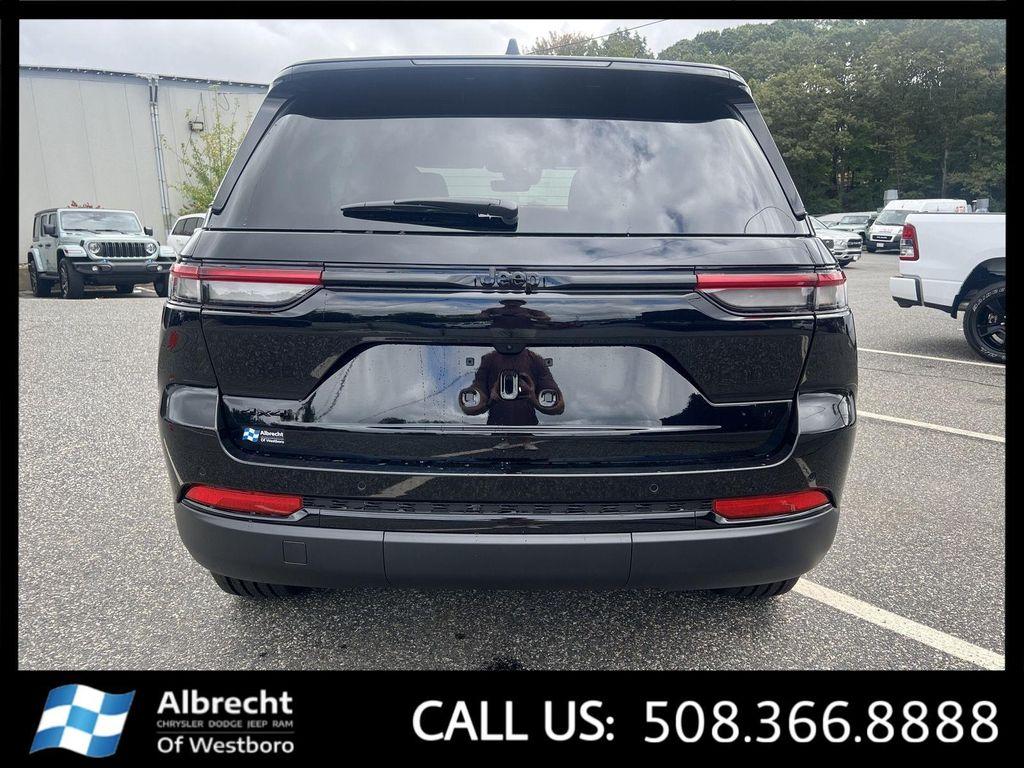 new 2025 Jeep Grand Cherokee car, priced at $40,255
