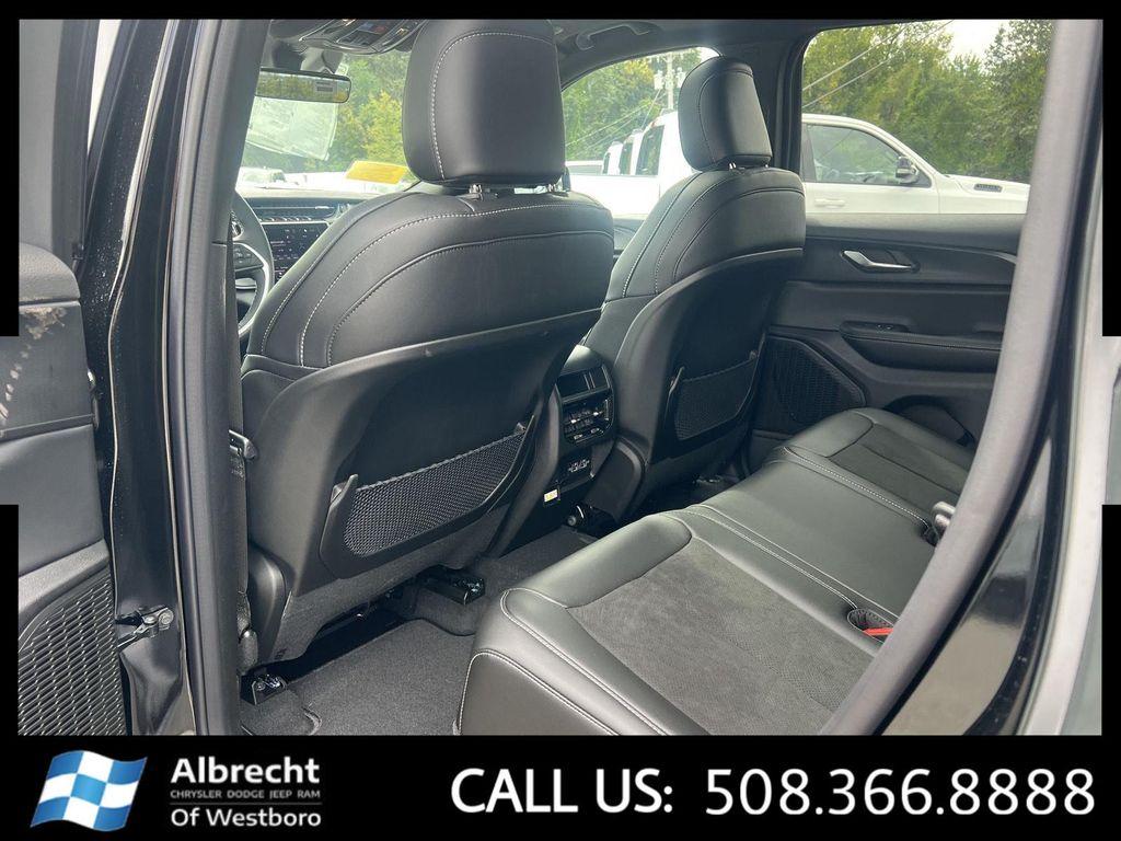 new 2025 Jeep Grand Cherokee car, priced at $42,497
