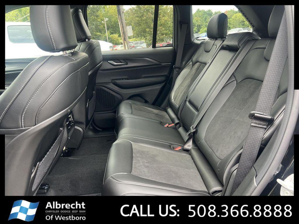 new 2025 Jeep Grand Cherokee car, priced at $42,497