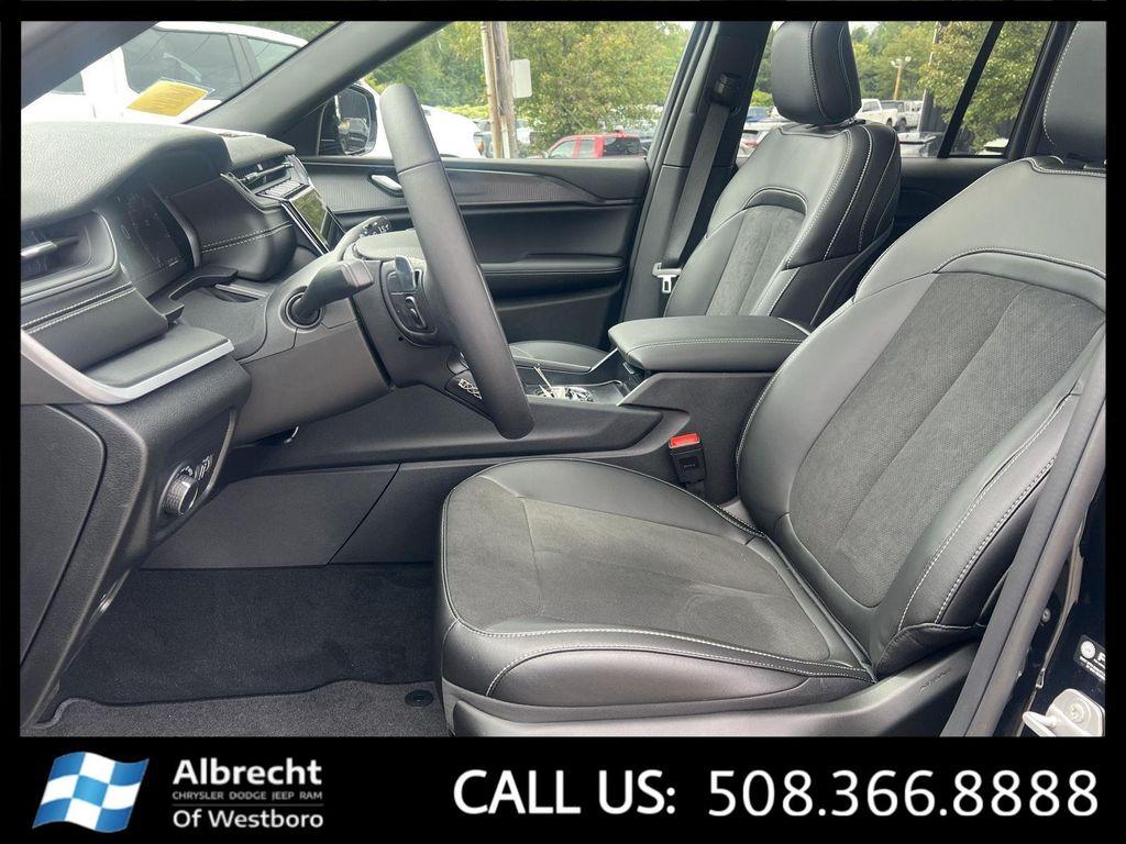 new 2025 Jeep Grand Cherokee car, priced at $40,255