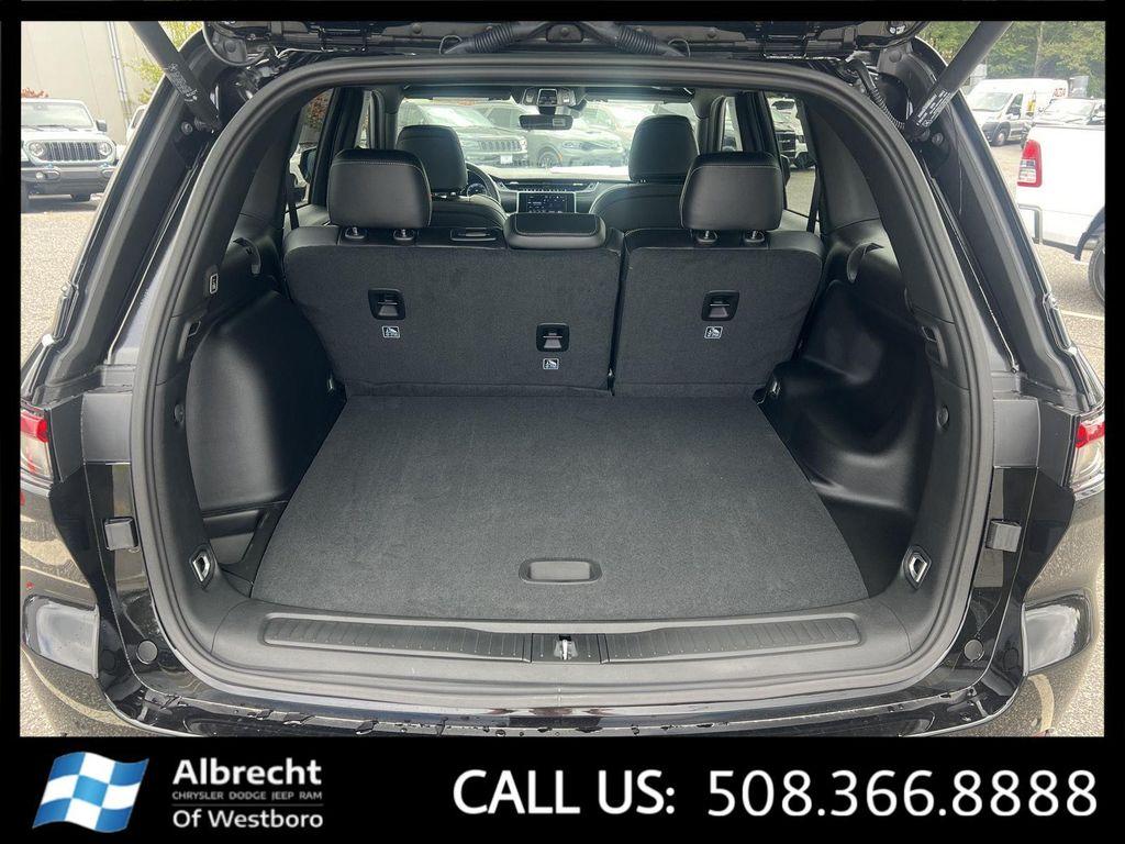 new 2025 Jeep Grand Cherokee car, priced at $40,255