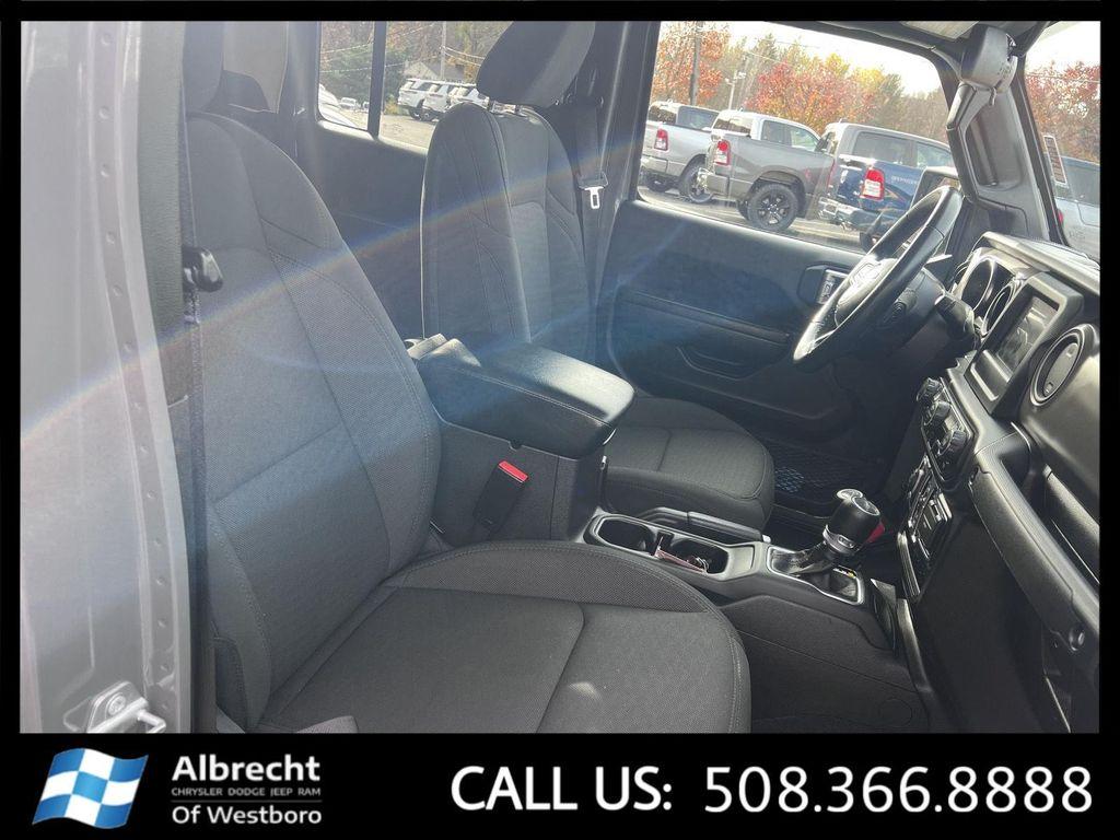 used 2022 Jeep Gladiator car, priced at $29,594