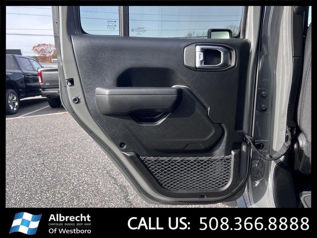 used 2022 Jeep Gladiator car, priced at $29,594