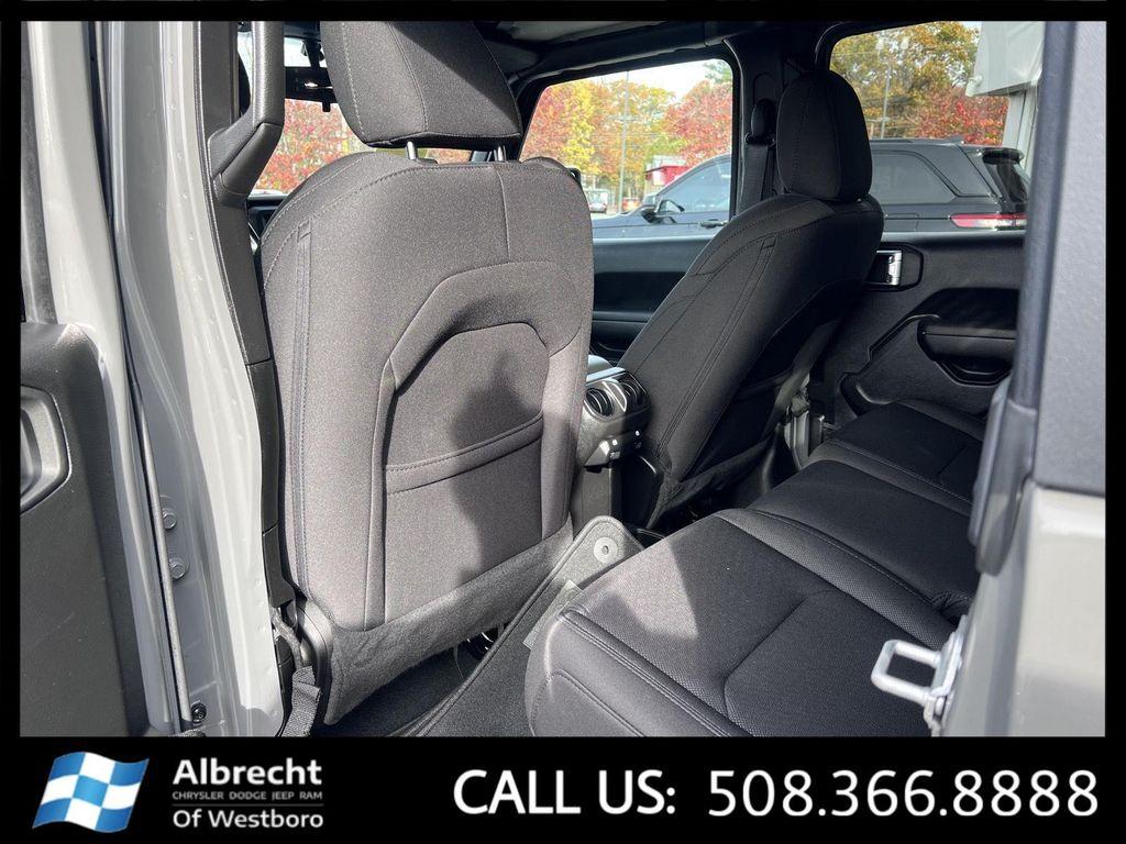 used 2022 Jeep Gladiator car, priced at $29,594