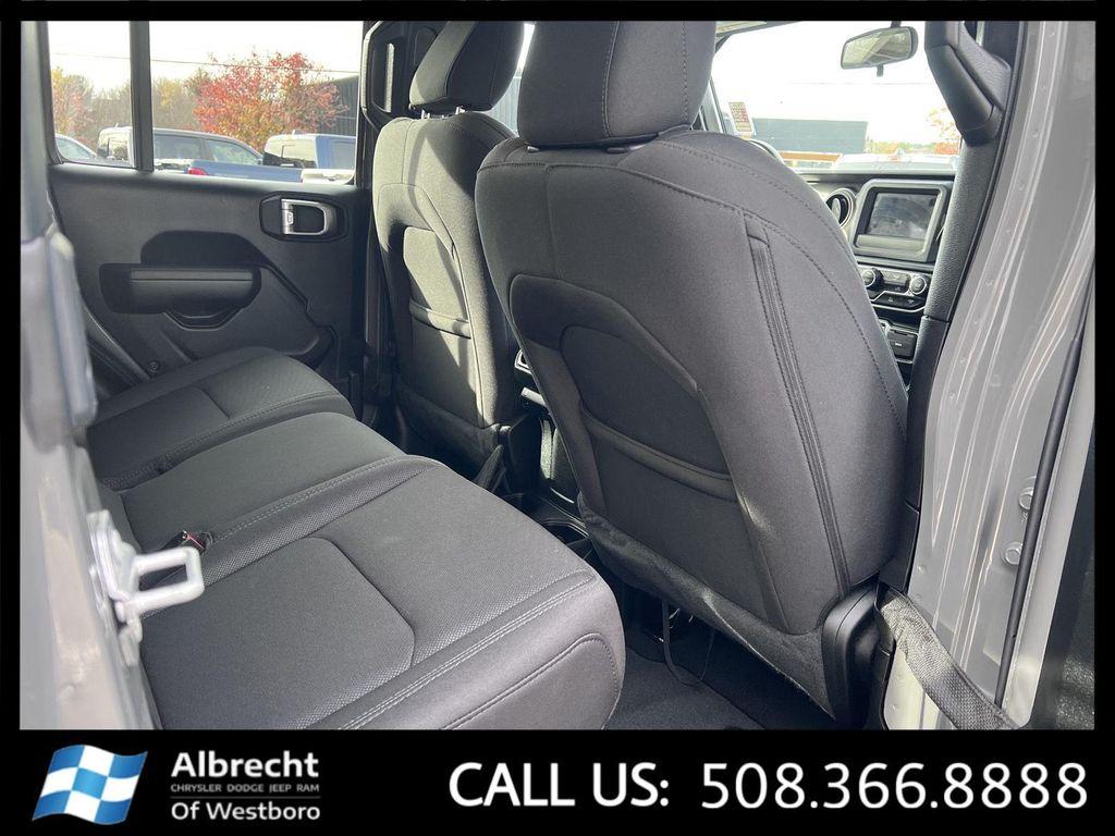 used 2022 Jeep Gladiator car, priced at $29,594