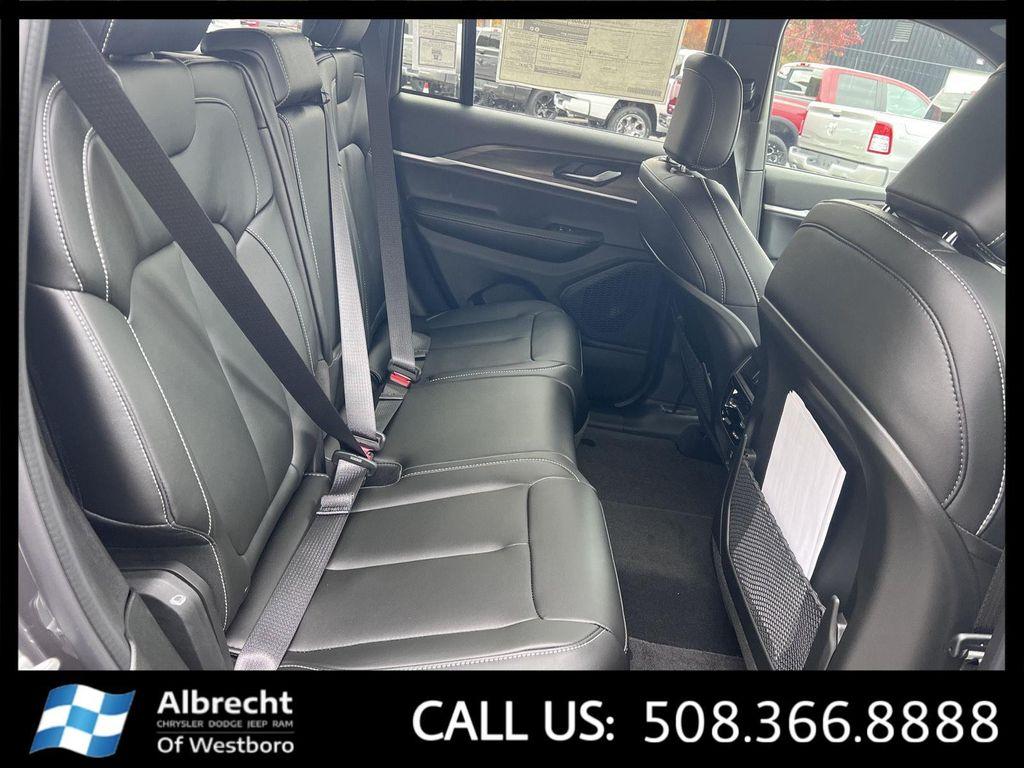 new 2025 Jeep Grand Cherokee car, priced at $47,724