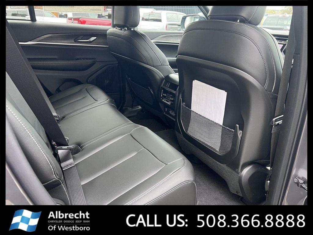 new 2025 Jeep Grand Cherokee car, priced at $47,724
