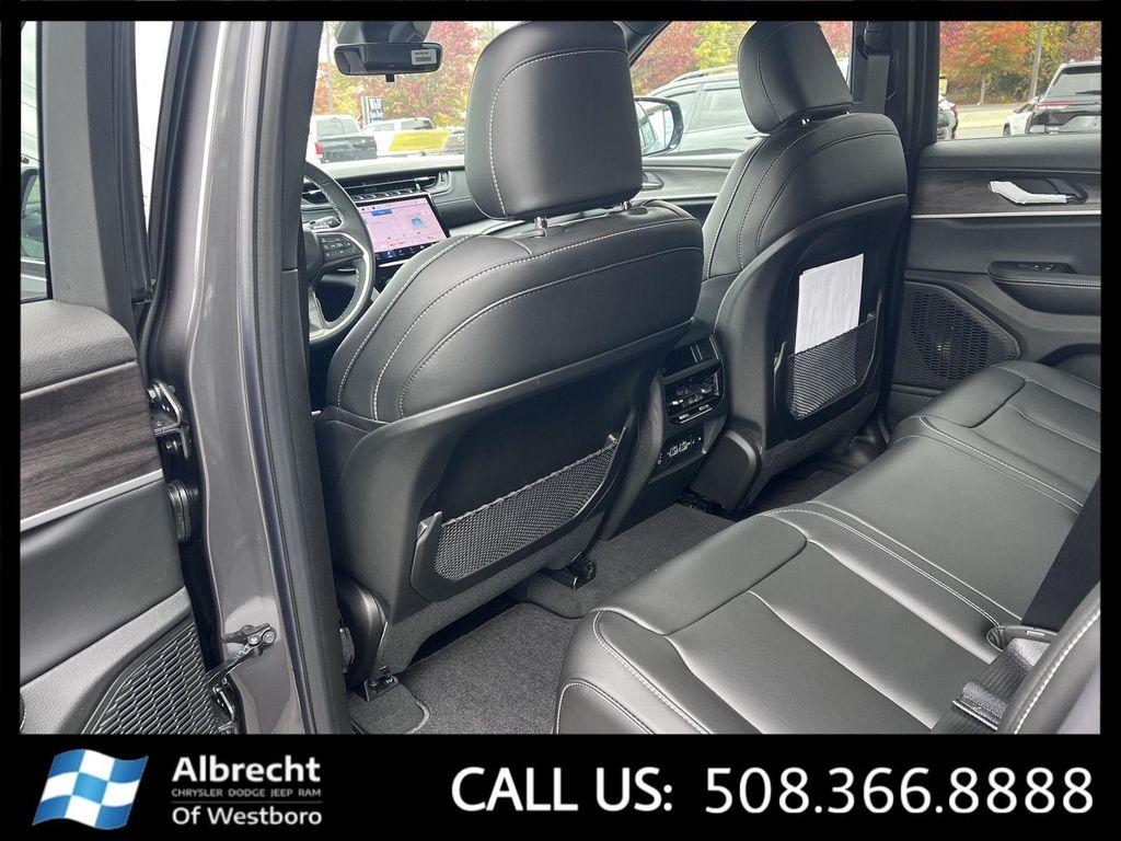 new 2025 Jeep Grand Cherokee car, priced at $47,724