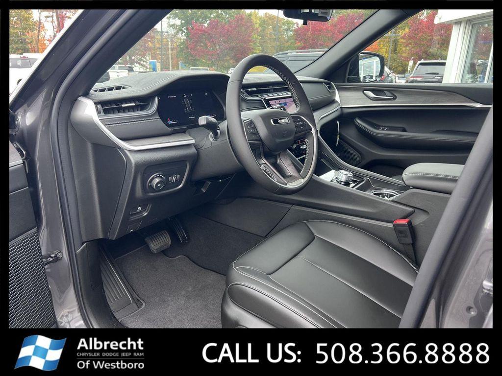 new 2025 Jeep Grand Cherokee car, priced at $47,724