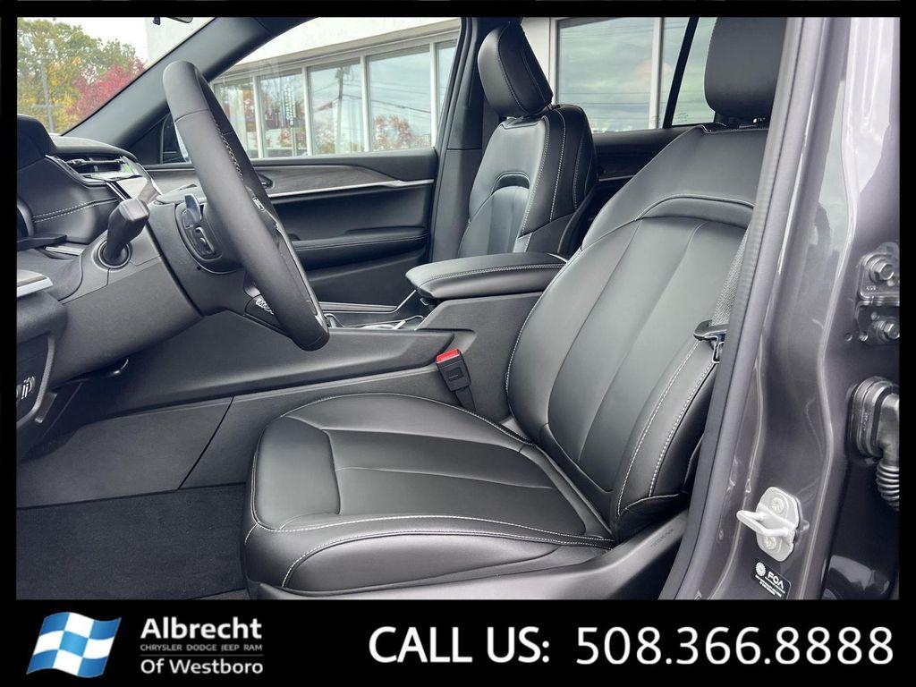 new 2025 Jeep Grand Cherokee car, priced at $47,724