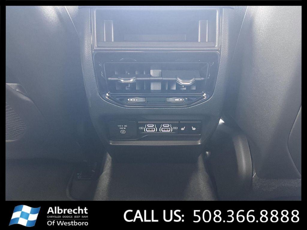 new 2025 Jeep Grand Cherokee car, priced at $47,724