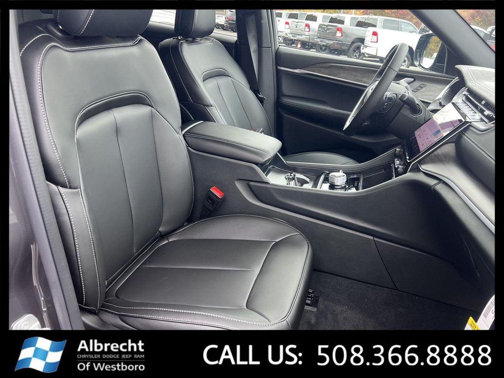 new 2025 Jeep Grand Cherokee car, priced at $47,724