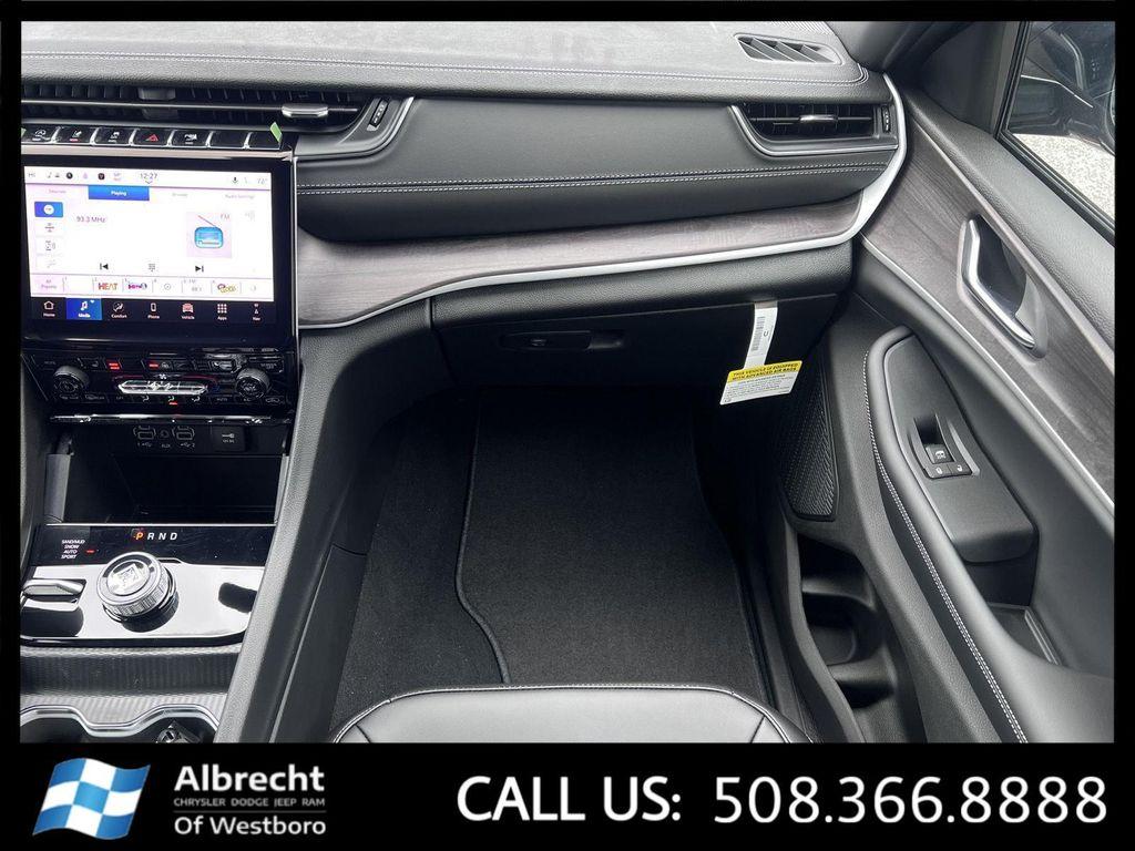 new 2025 Jeep Grand Cherokee car, priced at $47,724