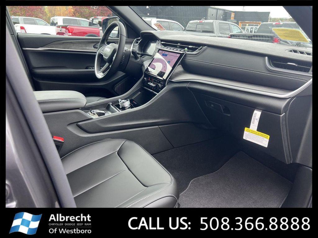 new 2025 Jeep Grand Cherokee car, priced at $47,724