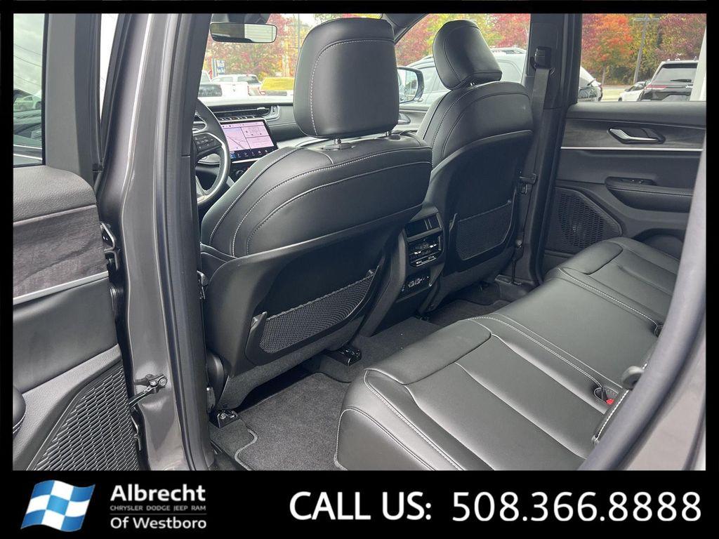 new 2025 Jeep Grand Cherokee car, priced at $47,724