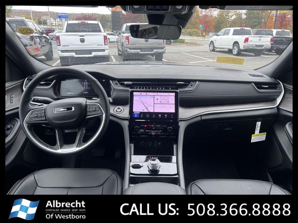 new 2025 Jeep Grand Cherokee car, priced at $47,724