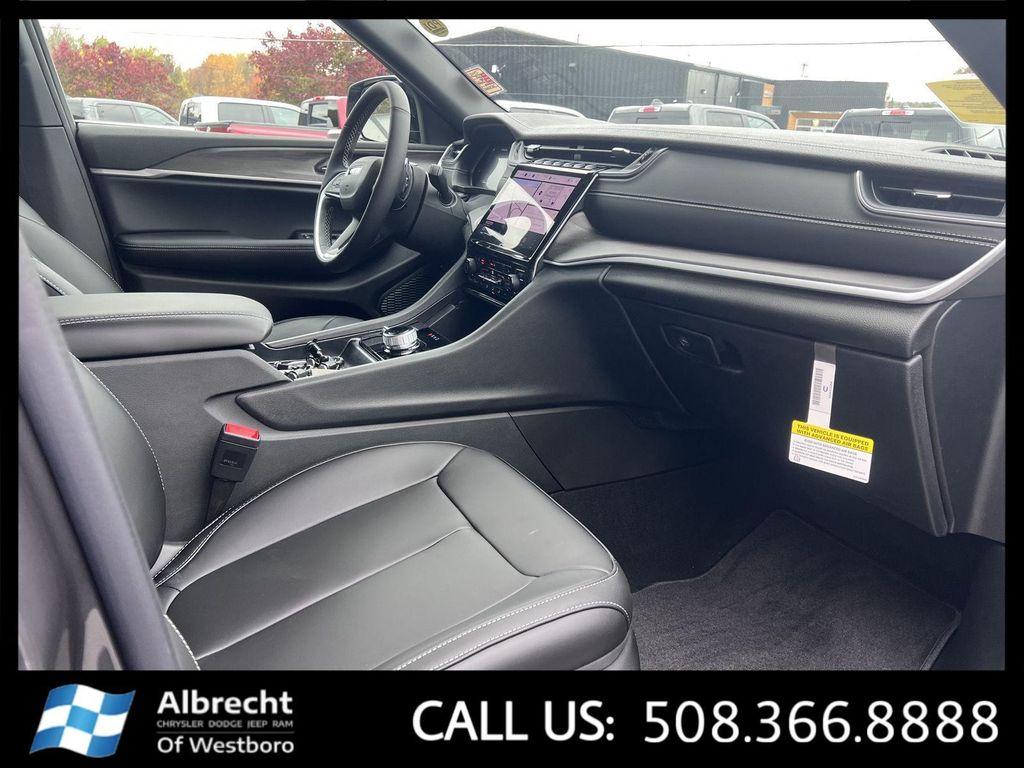 new 2025 Jeep Grand Cherokee car, priced at $47,724