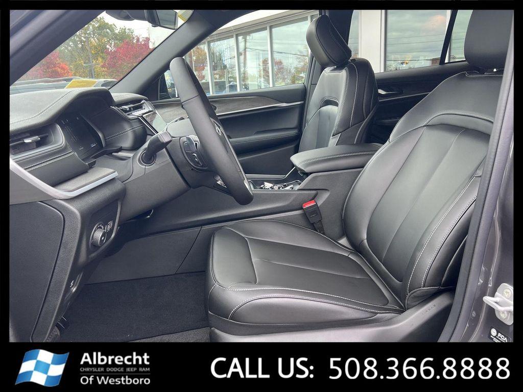 new 2025 Jeep Grand Cherokee car, priced at $47,724