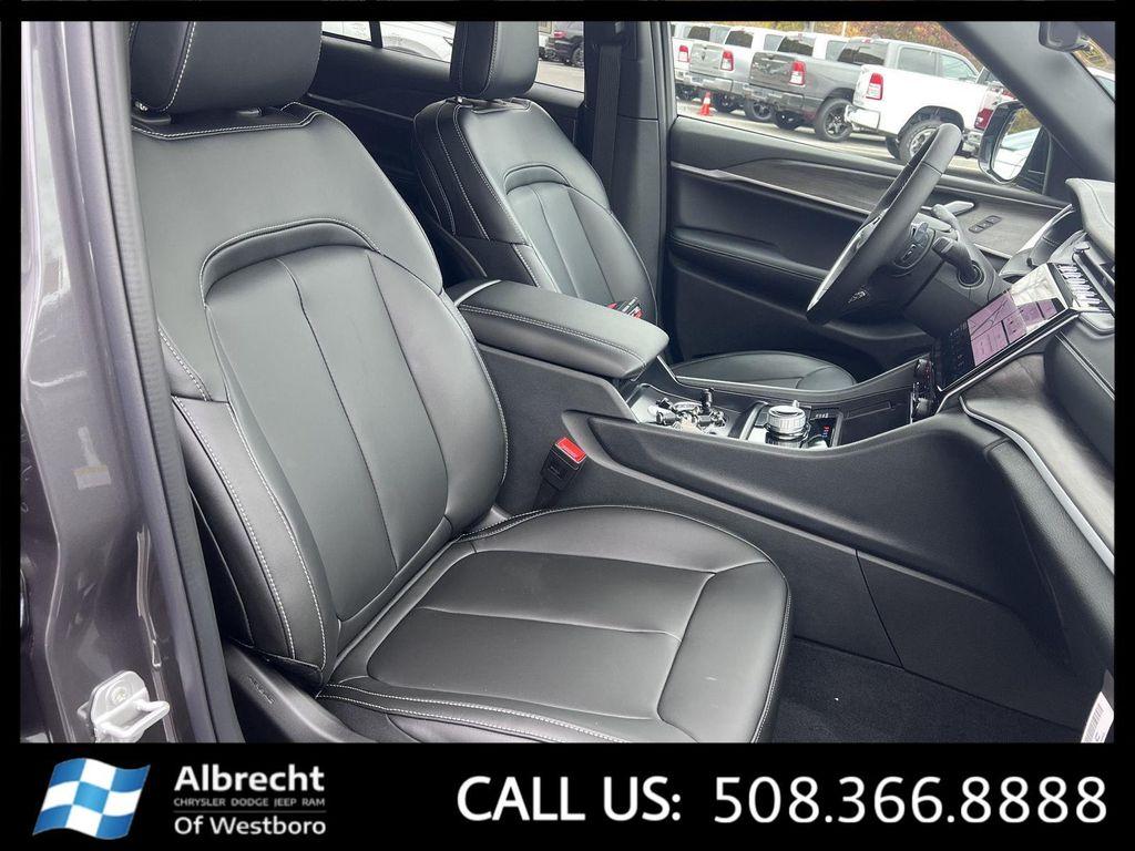 new 2025 Jeep Grand Cherokee car, priced at $47,724