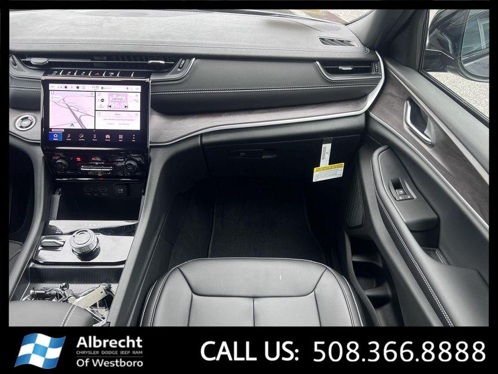 new 2025 Jeep Grand Cherokee car, priced at $47,724